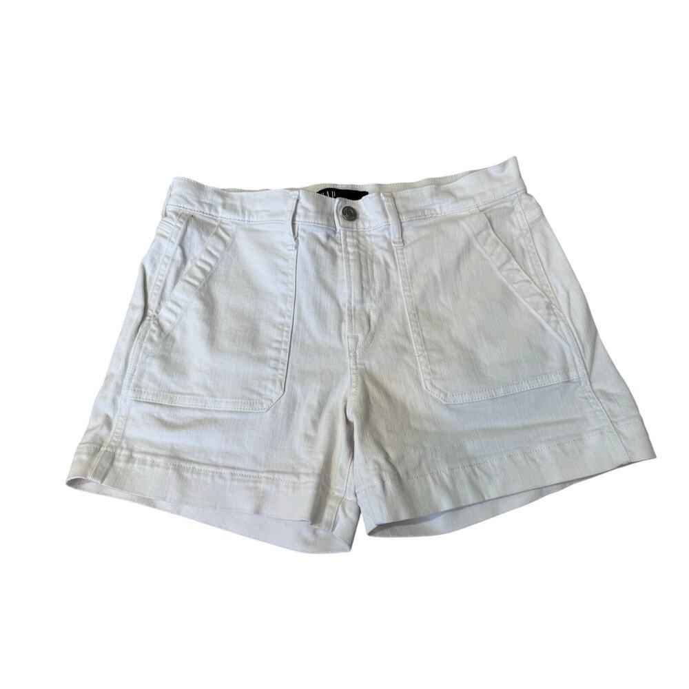 GAP DENIM Jean size 6/28; white 5 inch shorts with pockets